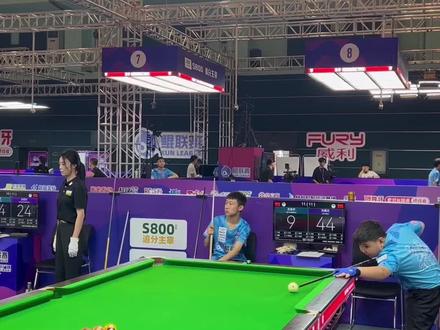 小胖刘禹乐一杆大金锁定胜局!#独牙 #台球 #鲲联赛