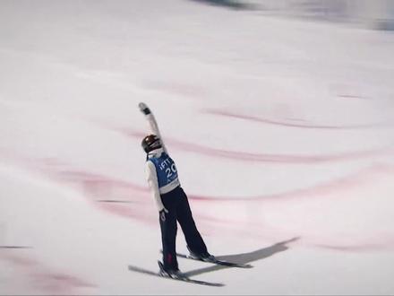 “五朝元老”徐梦桃,35岁老将一跳定乾坤! #荣耀时刻 #徐梦桃 #空中技巧徐梦桃摘金 #米兰冬奥会 #高歌体育