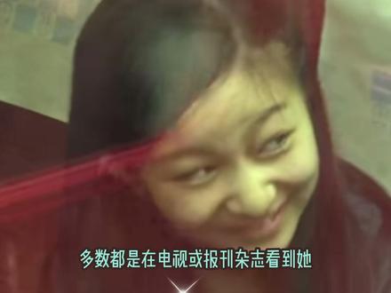 佳子公主电车出行,遇狂热粉丝追拍,场面一度失控!