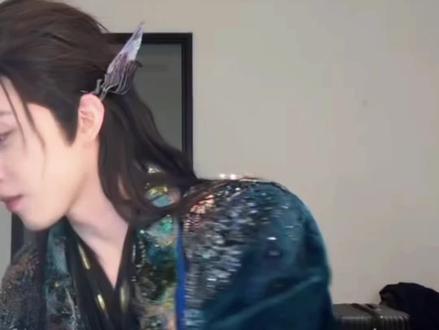 寻着蛛丝马迹嗅到一些甜甜的🍍味儿你可以的凹瑞鹏
#瑞思白 #cp #白鹿敖瑞鹏 #暗戳戳的糖 #直播
视频素材来源敖瑞鹏微博超话❤️@我是敖瑞鹏 @白鹿my @敖瑞鹏鹏鹏鹏鹏鹏鹏鹏 @抖音小助手