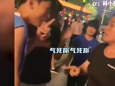 这世界终于癫成了我喜欢的样子:大学生素质不详遇强则强 #吵架的正确方式 #地铁暖男 #发疯 #娱乐评论大赏