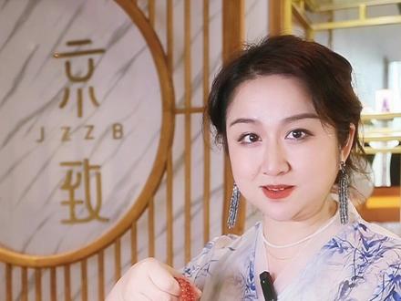 #创作灵感 #生肖#珠宝首饰 #涨知识 #南红#碧玺#首饰分享 大师至菩萨 生肖马的本命佛 白水晶 生肖马的守护石 红宝石,红色尖晶石或者南红玛瑙 朱砂等红色
是马的生肖色 生肖马适合带点红
绿幽灵生肖马的招财宝石 而红碧玺
可以护佑保平安