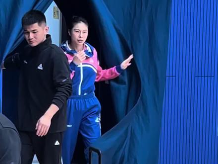 #四川远达美乐女篮 #王思雨 #王雪朦 #唐子婷 一个赛季匆匆结束 有很多的不舍 也伴随着很多的不甘但是也恭喜我们的票王雨姐顺利完成了这个赛季@王思雨-Rainy 在过年得知你要离队去其他队的时候真的很舍不得 年前最后一场比赛还在跟你聊天你说你要回新疆 还给你说新年快乐我们年后见 也没有想到那是这个赛季的最后一次见面 虽然不舍但是还是要祝你前程似锦 我们十月见朦姐@王雪朦~大朦 虽然今年决赛半决赛你没有怎么上场 但是今年进步很大也涨球很多全明星的你表现的真的真的超级超级的好我觉得是星锐赛表现最好的球员之一 也希望你以后也越来越好@唐子婷Alva 最后希望我们下个赛季能再次见面