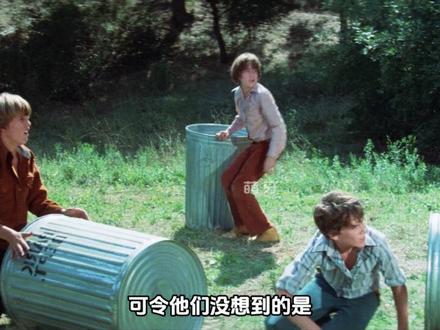 熊孩子火烧马蜂窝,结果导致全镇人遭殃!#影视解说 #精彩片段分享