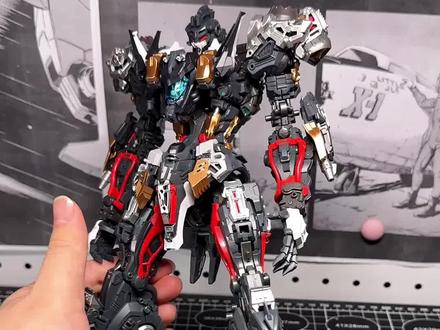 无限系 芬里尔骨架拼装注意以及把玩感受
组合度很丝滑,拼装体验很好
全身的联动和爆甲非常多,可动以及避让关节做的很好#无限系#芬里尔#模型#胶佬#机甲