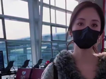 沈月机场路透这身也好好看,月月新剧《但愿人长久》马上要开机了,期待沈月饰演的教师周渔!(cr:来自小红书,见水印)#沈月#沈月周渔#大梦想家#七月的一天#但愿人长久电视剧