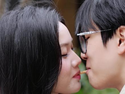 漂亮小姐姐告白学生时代暗恋的男同学 你们觉得女生能告白成吗?#告白 #万万没想到 #甜甜的恋爱 #抖音商城38好物节