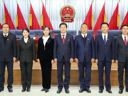 【11月20日,临夏市十七届人大一次会议胜利闭幕】刘尚增当选临夏市人民政府市长。陈占奎、孔仙月、马旭凯、他维红、马永杰、马继超当选临夏市人民政府副市长。