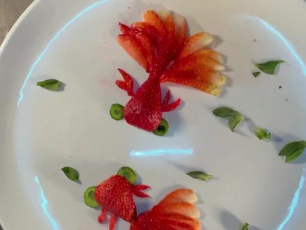 草莓创意水果拼盘 #年年有余
#创意盘饰