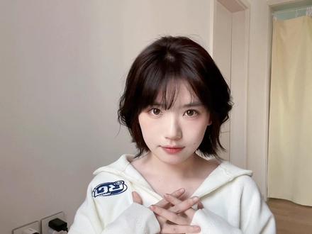 慵懒感短发打理了解一下~
#日系短发 #甜系女孩