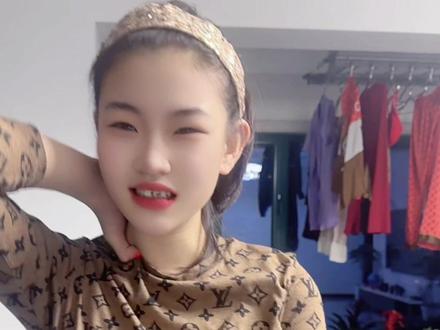 看星星宝怎么洗的脚! 记得小时候他就有一次这样洗的,我也发过一次作品,今天又来用这种方式洗脚,真的挺吓人的#记录孩子的点点滴滴 #来自星星的孩子自闭症 #原创视频 #上热搜 #日常分享