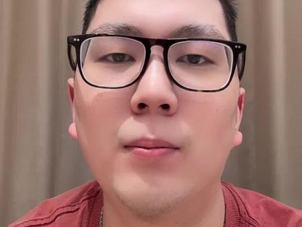 #马龙#孙颖莎#王楚钦#国乒#资源
所谓国乒选手吃资源红利,本就是无稽之谈!资源从不是谁都能享的特权,而是靠实力争来的参赛机会,WTT赛事人人可报,能夺冠全凭硬本事。马龙世界第一仍错失奥运、两战奥运皆夺冠是实力见证;孙颖莎奥运守牢半区、大赛高夺冠率且卫冕双赛,却连专属主管教练都没有;王楚钦奥运临危拿两金、三次世乒赛一金一银,换来的却是全年连轴转的疲惫。国乒从无资源倾斜,只有凭赛场表现站稳的位置,他们的成绩都是一场场拼出来的,别用“资源”二字,抹杀运动员所有的汗水与努力!