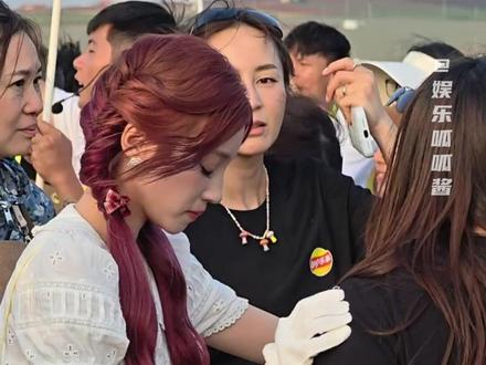 永远忍着伤痛努力在粉丝面前呈现自己最好的一面#宋雨琦#idle#追星#idle演唱会