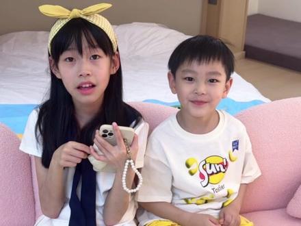 妈妈说演唱会门票要靠自己 电子闺闺们快来帮帮我呀#姐弟 #亲子 #小学生 #周深演唱会