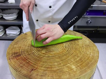 不知道吃啥,来上一盘尖椒鸡蛋炒饼吧,有菜也有饭,大亮教你