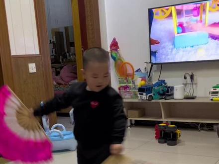 小小年纪又一把年纪#扭起来#萌娃跳舞 #给生活找点乐子