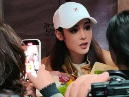 这是一段经历波折的SD
大家都好好爱君君吧
粉丝和演员保持一定距离就好
#浙江小百花越剧团 #陈丽君 #新龙门客栈越剧 #新龙门客栈贾廷