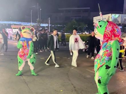 海城对棚深入人心,不过已经开始辐射到蛙了#民族特色民族文化 #谁懂啊 @抖音广告助手