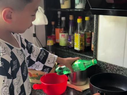 制作黑暗料理 -雪碧膏 会成功嚒……