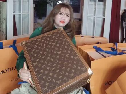 有钱人别墅标配LV硬箱,搭一个金字塔,有钱人的积木都比我们的要高大上,你家别墅有吗?#lv