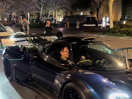 上海街头 惊现帕加尼Zonda MY 国内落地2亿人民币 开车的是全球顶级玩车大佬Mike#抖音汽车 #dou是好车 #帕加尼