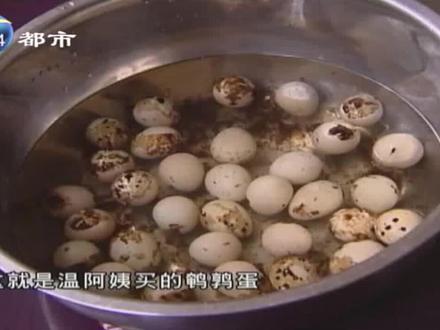 鹌鹑蛋上斑纹竟被水泡掉,掉色鹌鹑蛋难道是假蛋?