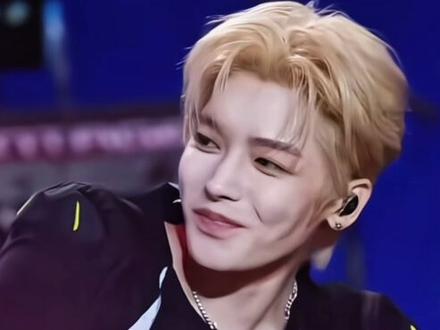 哥哥 拥有万千少女的真心到底是什么感觉#侯明昊#太湖湾音乐节 #撕漫男