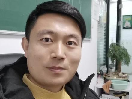 excel数据分析,中位数,众数,偏差值,描述数据分析应用案例实操讲解,判断数据正态分布与偏斜度,对后期决策起到数据参考作用。在数据统计分析中应用广泛,数据分析之描述统计