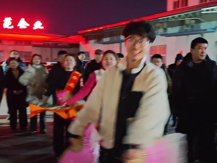 东港网红秧歌小伙跳的就是好😂这小身段😂