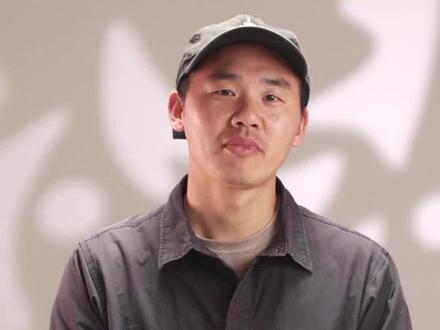 当你拿到一堆图片素材,如何把它们制作成广告大片?希望今天的分享给大家提供一种思路。#摄影摄像 #拍摄花絮 #运镜教程 #工作花絮 #拍摄现场直击