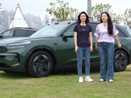 大五座的极致空间想象,乐道L80静态品鉴 3110mm轴距+前后双舱,乐道L80把大五座空间推向极致。基于超大空间,乐道也提供了非常实用的户外套装,相信喜欢户外探索的朋友一定会喜欢这款车~#乐道L80双舱超级大五座 #乐道L80自由的家 #蔚来乐道L80 #乐道汽车 #Xauto