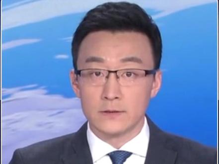 【#户晨风张雪峰账号被点名处置 】#网信部门查处网络名人违法违规行为 近期,网信部门指导有关网站平台,依法处置网络名人账号违法违规行为,并通报了部分典型案例:网络账号“户晨风”在多个平台长期编造所谓“安卓人”“苹果人”等煽动群体对立言论,各平台相关账号已关闭;微博账号“郭美May努力努力”等持续宣扬炫富拜金等不良价值观,相关账号已关闭或长期禁言;抖音主播“张雪峰”在直播中长时间使用污言秽语,相关账号已限期禁言、停播。