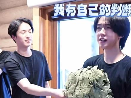 你俩这样才对嘛#严浩翔 #贺峻霖 #翔霖