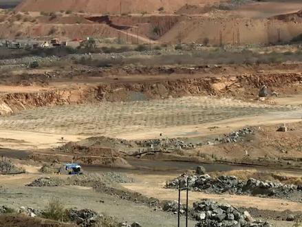 白金是怎么提炼的呢?将矿石碾碎,再熔炼提纯,比黄金还稀少,怪不得价格昂贵 #白金提炼过程 #铂金 #科普