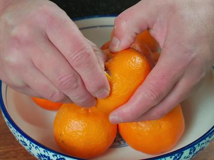 以后橘子皮不要再扔了,这个做法很多人都没有吃过,实在太香了 #橘子皮 #美食 #食谱