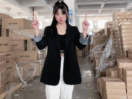 #抡大锤 别看我瘦 大锤我也抡得起来的😂#日常尬舞 #搞笑女