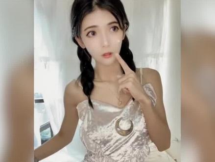 最心酸的网红“狗头萝莉”,童年遭遇侵犯,大学被男友散布不雅照