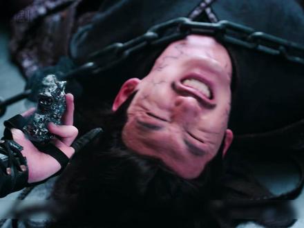 陈情令:魏无羡通过和赤峰尊共情,得知赤峰尊的死因,情急之下随便出鞘了。#陈情令 #肖战 #王一博 #好剧推荐