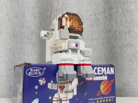 #小颗粒积木 #积木 #颗粒积木 #拼装模型 #拼装 #玩具@抖音小助手 “宇航员”积木拼装