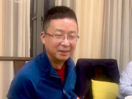 助酒兴,扬杰电子梁瑶总背古诗,这么长的诗,一个离开学校这么多年的老板还能记这么多已经很不容易了,关键还是酒后😄 换我肯定不行,我连歌词都记不得