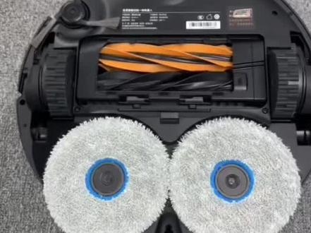 追觅扫地机器人的主刷拆装视频