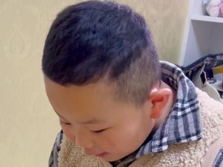 直男哄小女孩子 富豪竟在我身边#邋遢东西 #人类幼崽成长记 #太好用了吧@DOU+小助手