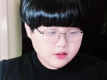 布鲁可假面骑士星光版第三弹盲盒开箱 "各位骑士粉看过来!今天欧气爆棚!
刚拆的布鲁可假面骑士星光版第三弹
居然一发入魂抽到了——
剧场版最强形态【零一地狱高跃飞蝗】!
这个全身地狱火配色的终极形态
看这细节——复眼是网状红色光线,
金属漆涂装在灯光下会反光,
蝗虫腿部的关节可动。
听到没?就是这种沉甸甸的隐藏款手感!
隐藏概率只有二十7分之一,比抽SSR还难啊兄弟们!附带普通地台,还有替换手型和特效件,这做工对得起隐藏款的身份!
(人物速写:
* 配色:熔岩黑红渐变装甲带白色能量纹路
* 头部:蝗虫复眼+鲜红触角
* 肩甲:是火焰飞翼结构
* 胸甲:蜘蛛网纹包裹地球
* 腰带:零一驱动器带地狱高跃飞蝗带扣
* 特效:附带手臂地狱火特效件
把我的欧气分给大家!希望下一个抽到隐藏款的就是你!
来来来,接住这份好运,让我们一起变身最强骑士吧!
#布鲁可 #假面骑士 #盲盒 #布鲁可积木 #布鲁可星光版