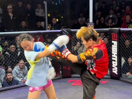 雷大师VS金刚萝莉完整版、第一回合拳腿规则、第二回合MMA规则、第三回合拳击规则、雷大师又轻松拿下了