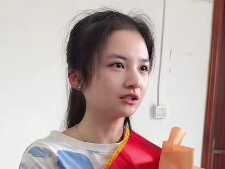 潮汕最高礼仪祠堂开大门全族同庆-祝贺普宁横溪新乡开基三百多年来首位女状元郑意同学考取最高学府北京大学#郑意#潮汕女孩#北京大学#金榜题名#潮汕民俗文化@DOU+小助手 @生活服务热点中心 @DOU+上热门 @华帝 #华帝张凌赫陪你一起过火