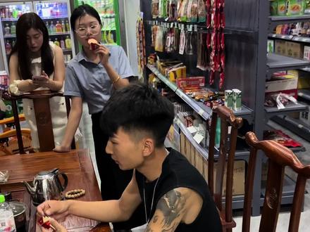 #原创视频 有认识了不,我2⃣️弟弟!你开的大迈巴赫,抽🉐️大红钻!