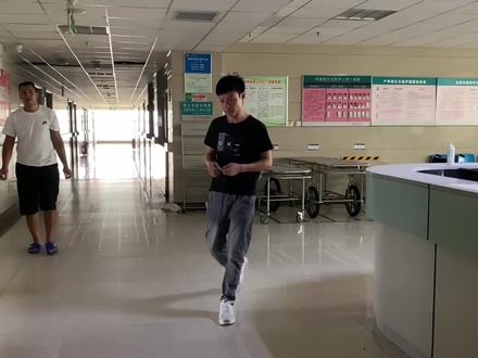 丹丹提前剖腹产,鹏鹏和家人焦急等待,希望手术一切顺利