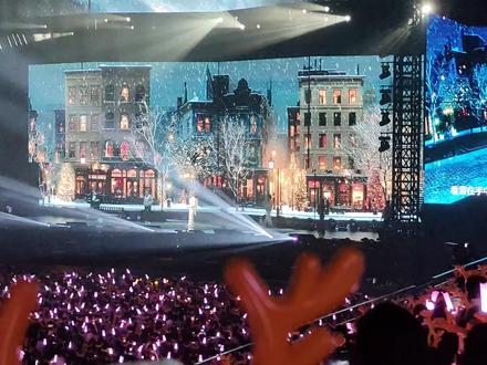 🔔🎄《微白城市》🏙️
📍青岛市民健身中心体育馆二层C15区17排89号
#演唱会 #鹿晗 #神级现场 #鹿晗四巡