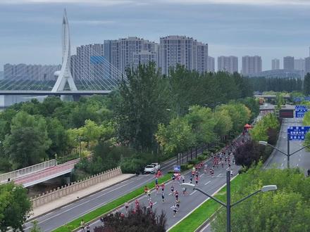 太马首次为健康跑/欢乐跑设置完赛奖牌~ “今年我也有奖牌啦!”
萌娃开跑,爸爸妈妈的陪伴是童年最好的礼物~🎁
#2025太原马拉松 #太原马拉松
