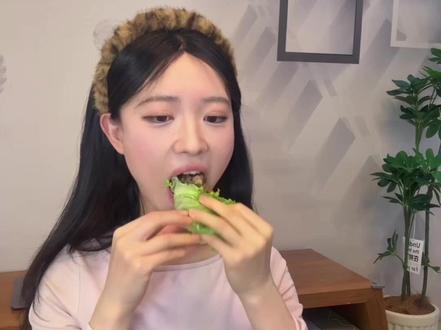 简单省事的懒人减肥法,每天跟卫健委做一道减脂餐之牛肉大饭包 #减脂餐 #懒人减肥 #大饭包 #东北饭包 #卫健委减肥食谱